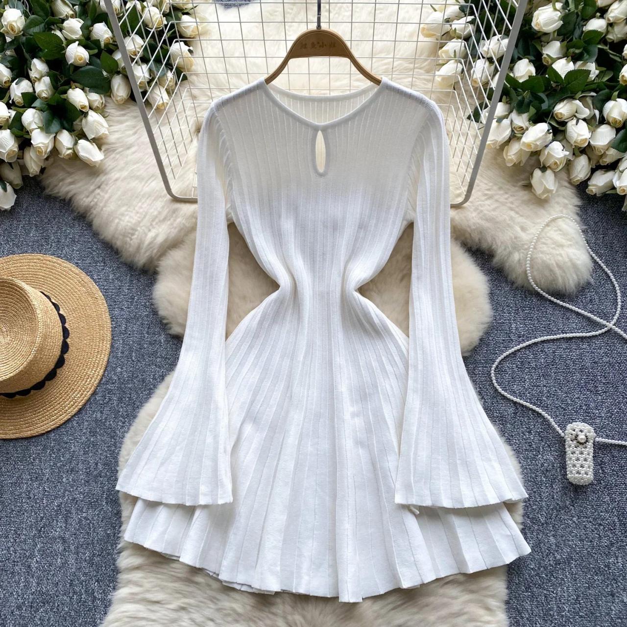 Spring Dresses 2025 White Flared Long Sleeve Knit Dress